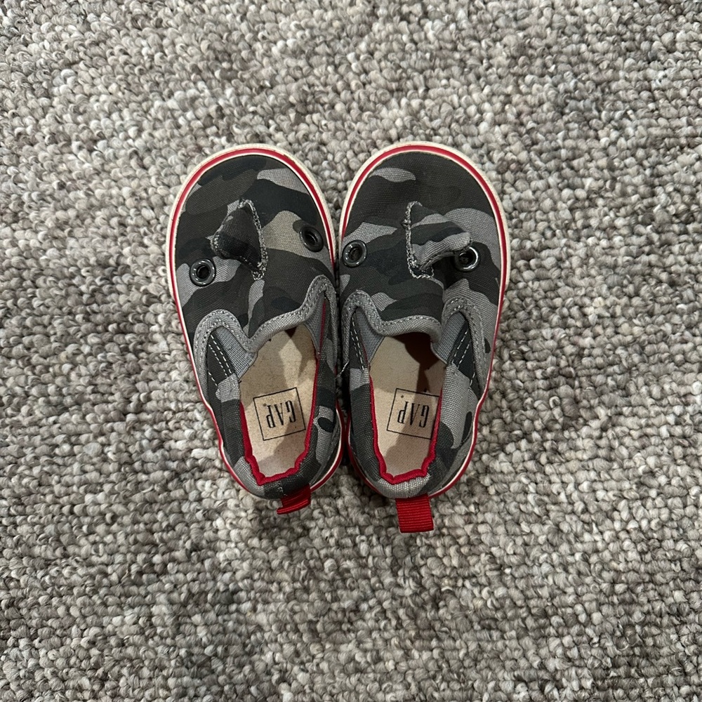 Baby Gap Grey Camp Shark Slip ons toddler size 5